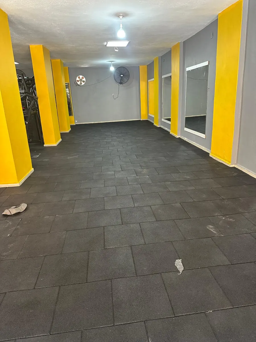 Kare Kauçuk ve Fitness Zemini uygulaması yapılmış zemin